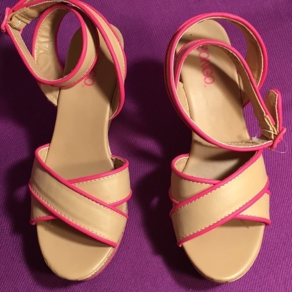 NWOT BONGO Tan and hot pink wedge sandals SZ 7 - Picture 4 of 8